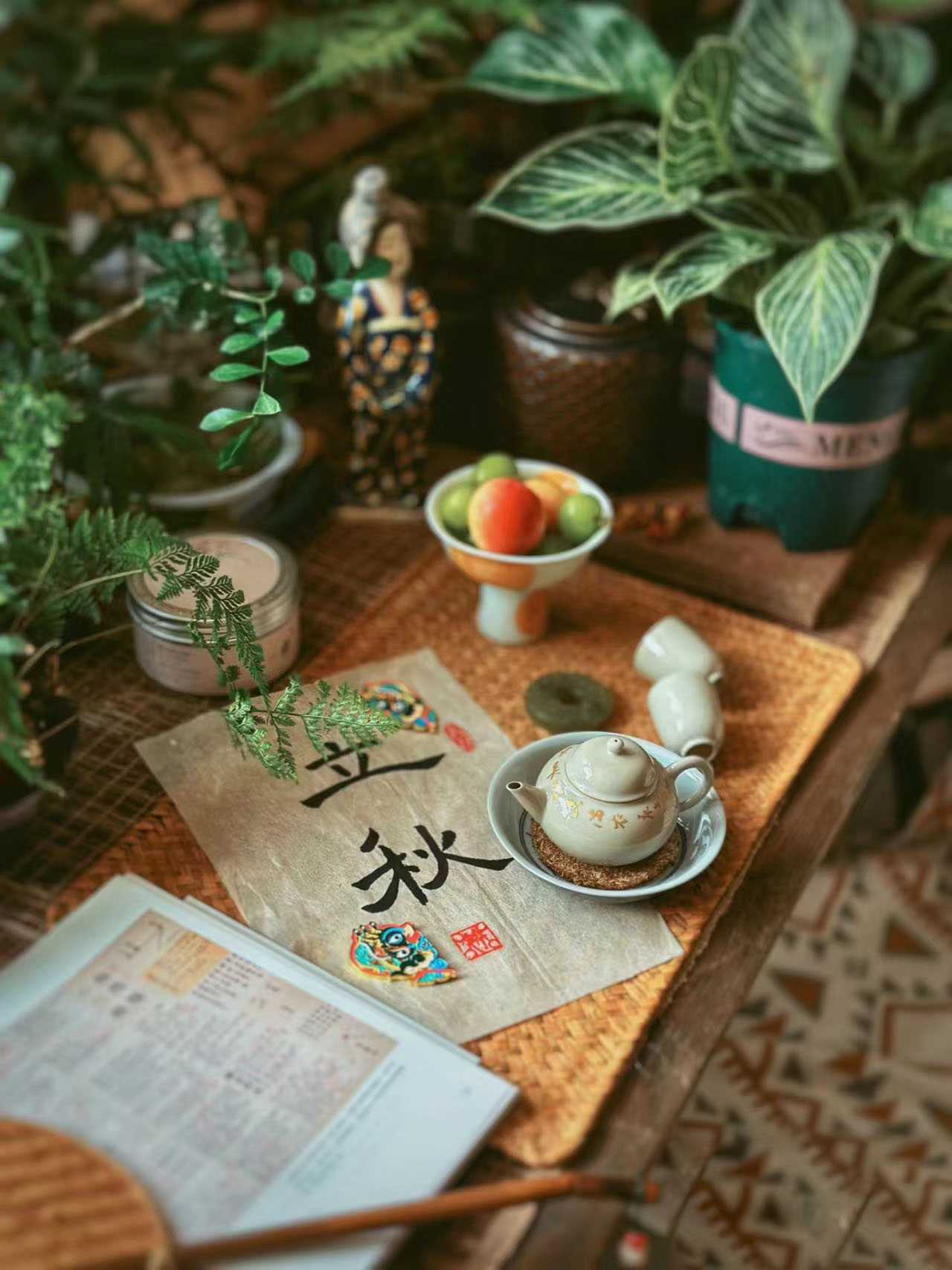 The wind rises, summer gradually falls, and the timing is new autumn